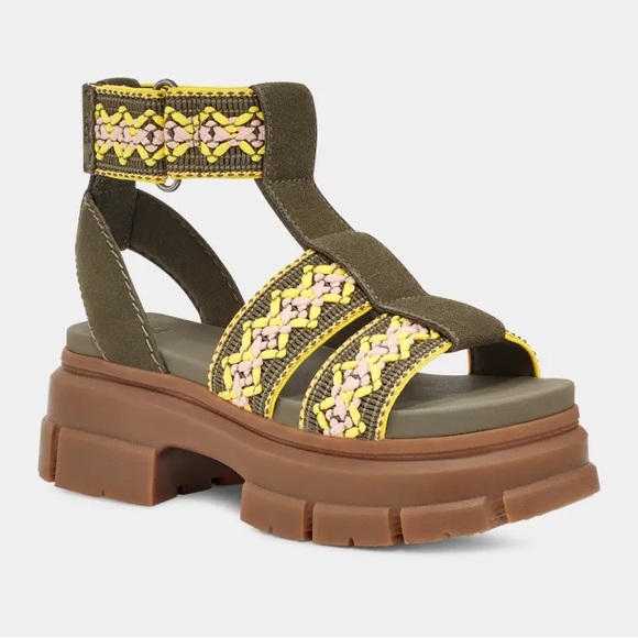 UGG Shoes - Ugg Ashton Heritage Braid.  Size 8 BNIB